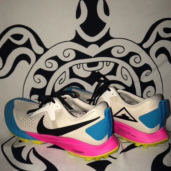 Nike Terra Kiger 5 tan women’s size 12 - Picture 2 of 4